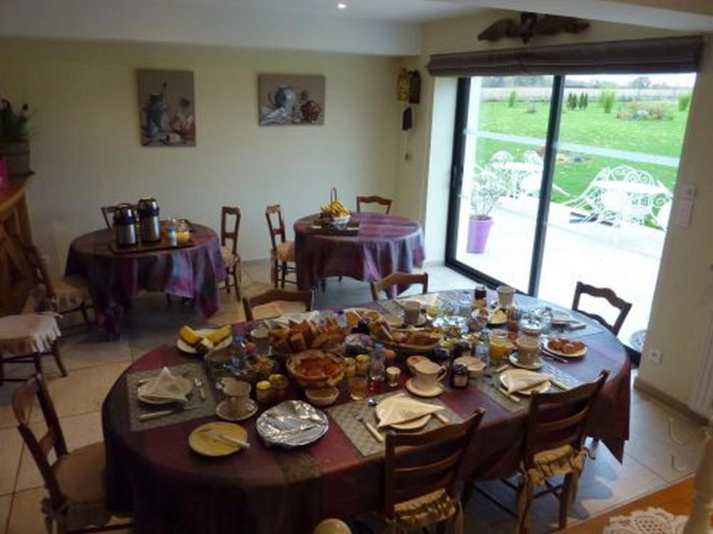 Chambres D'Hotes De La Junchere Saint-Hilaire-de-Court Екстериор снимка